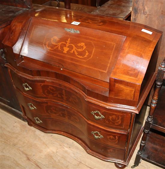 Inlaid Dutch style bombe bureau(-)